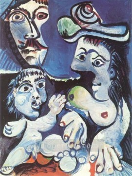 パブロ・ピカソ Painting - 男性女性と子供 1970 年キュビズム パブロ・ピカソ
